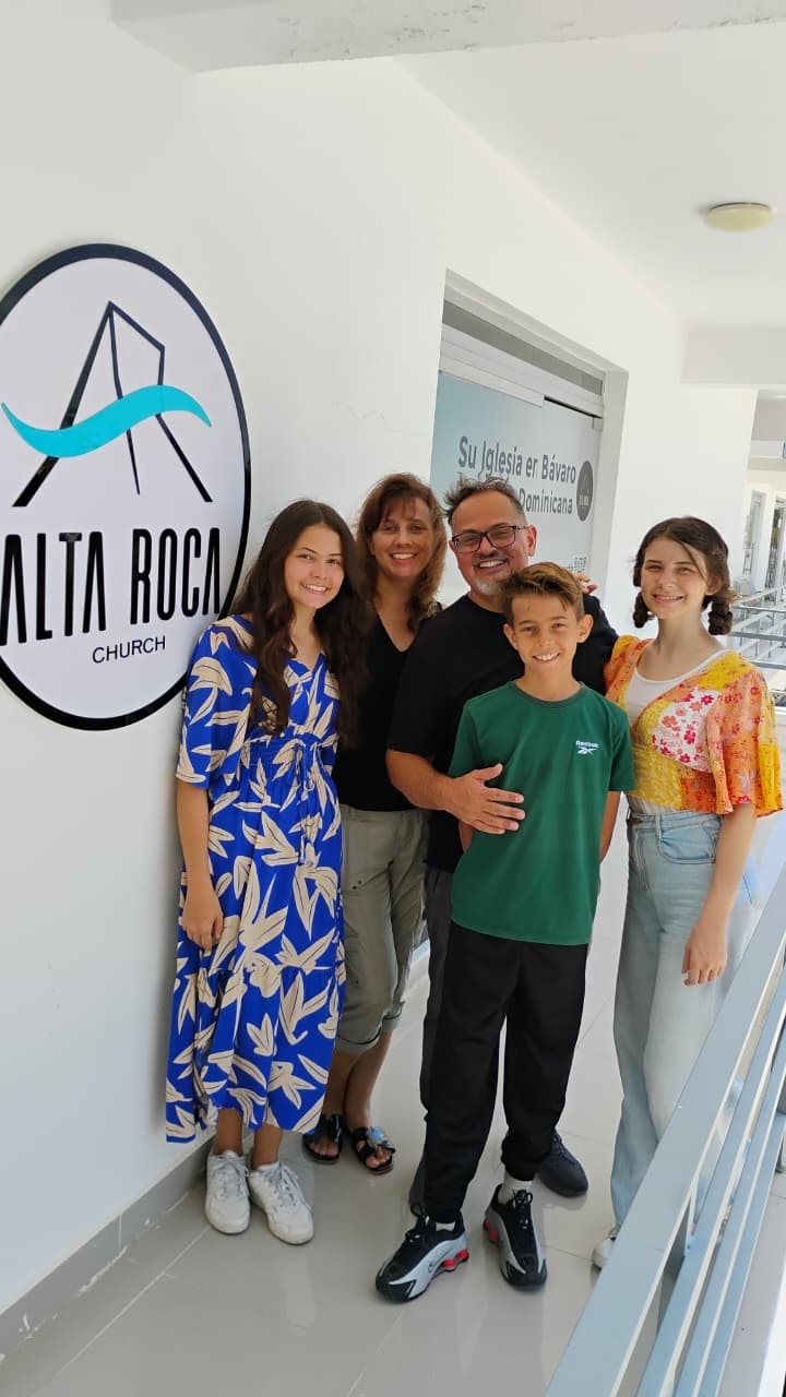 Niños participando en Alta Roca Kids